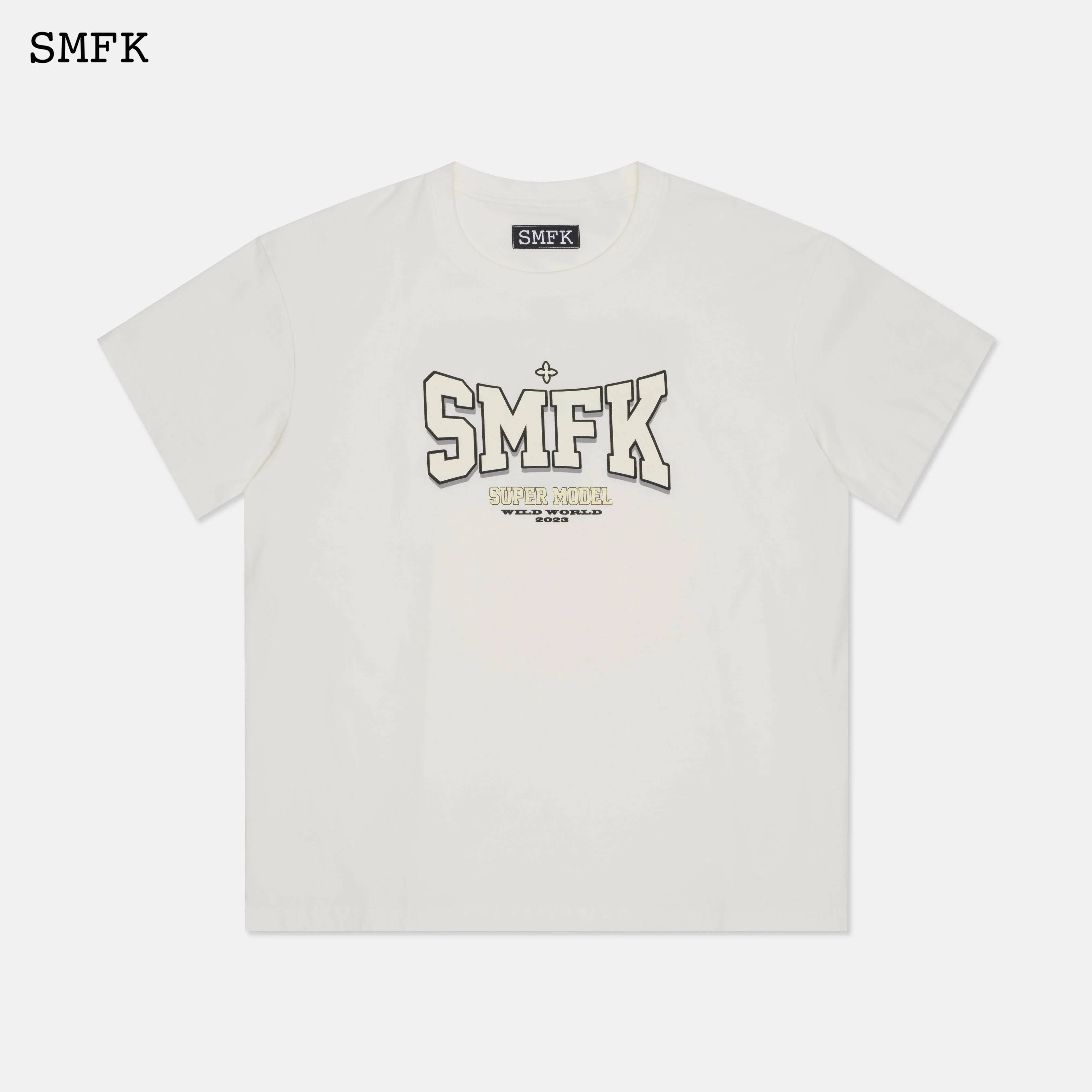 Oversized Model White T-shirt - Image 5